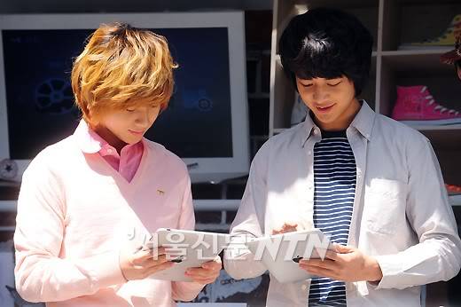 Minho & Taemin @ Converse’s “Moving Custom Studio” [110412] 20110412_1302589391_73269900_1