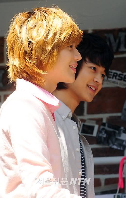 Minho & Taemin @ Converse’s “Moving Custom Studio” [110412] 20110412_1302589734_18139200_1