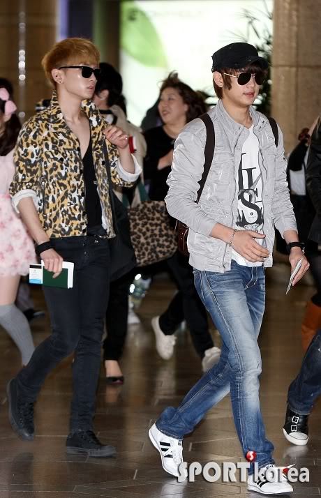 SHINee @Incheon Airport [110513] 20110513104027375