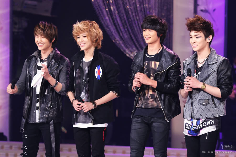 SHINee at KBS Anniversary Concert [110303] 205093374D6FB685236CB9