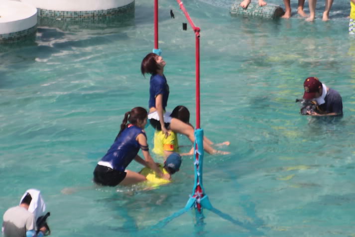 101118 Onew y Minho@ Pattaya  56273911201101181759073791737488650_019