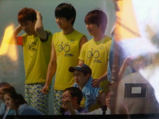 101118 Onew y Minho@ Pattaya  56273911201101181759073791737488650_034