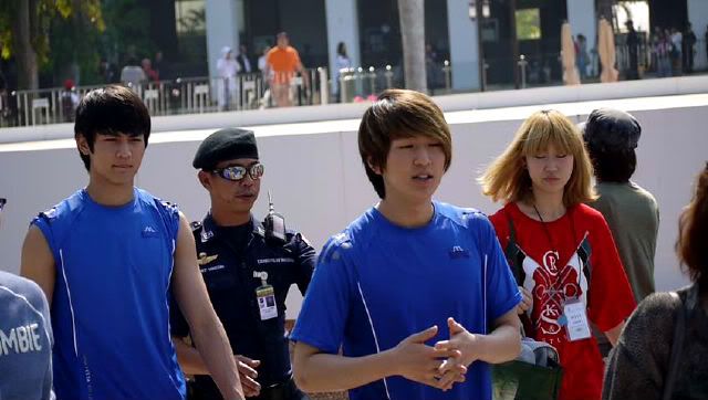 101118 Onew y Minho@ Pattaya  A4c644305712cee7d1a2d303