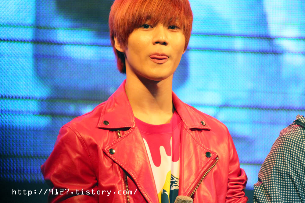 SHINee @ Yonsei University Kangnam Severance hospital [110428] 12793F4D4DB98CDC389D95