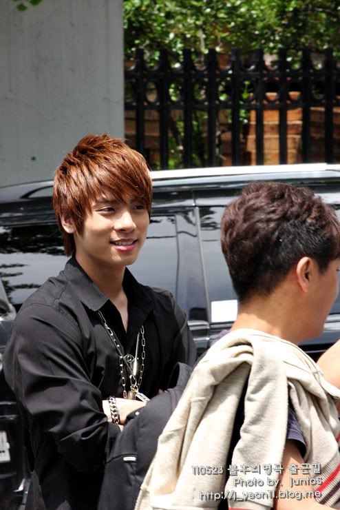 Jonghyun Recording Immortal Song 2 [110523] IMG_1075