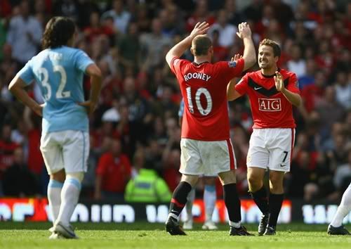 phan cua mu dau 1253525571-owen-tevez-rooney-Manche