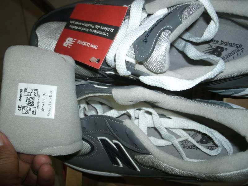 new balance 498 size 9.5  4e wide GEDC0869