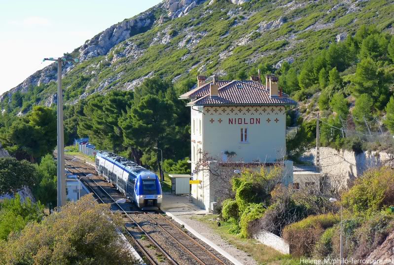 cote bleue - La côte bleue gare par gare ... - Page 3 P1010296-BorderMak