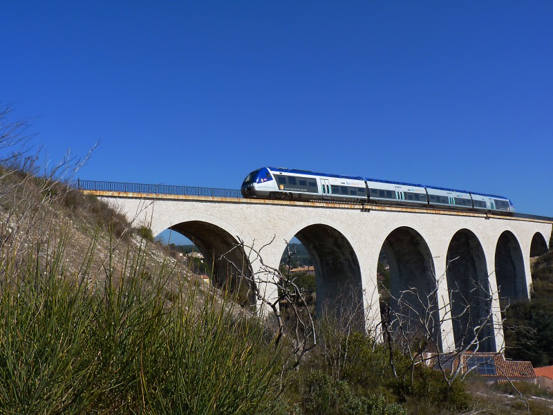 cote bleue - La côte bleue gare par gare ... - Page 4 P1010681