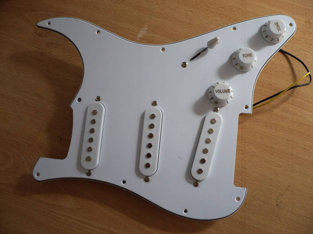 Projecto DARKSIDE Strat - Página 2 Pickguard_front