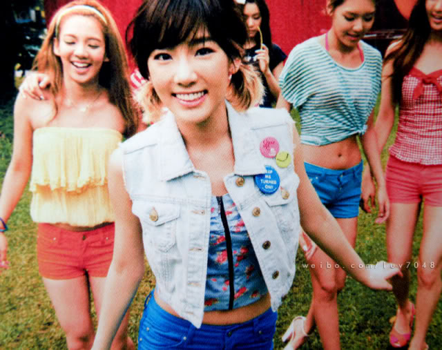 Girls'Generation - Holiday Photobook 66c1fb0bgw1dnpjafnesbj