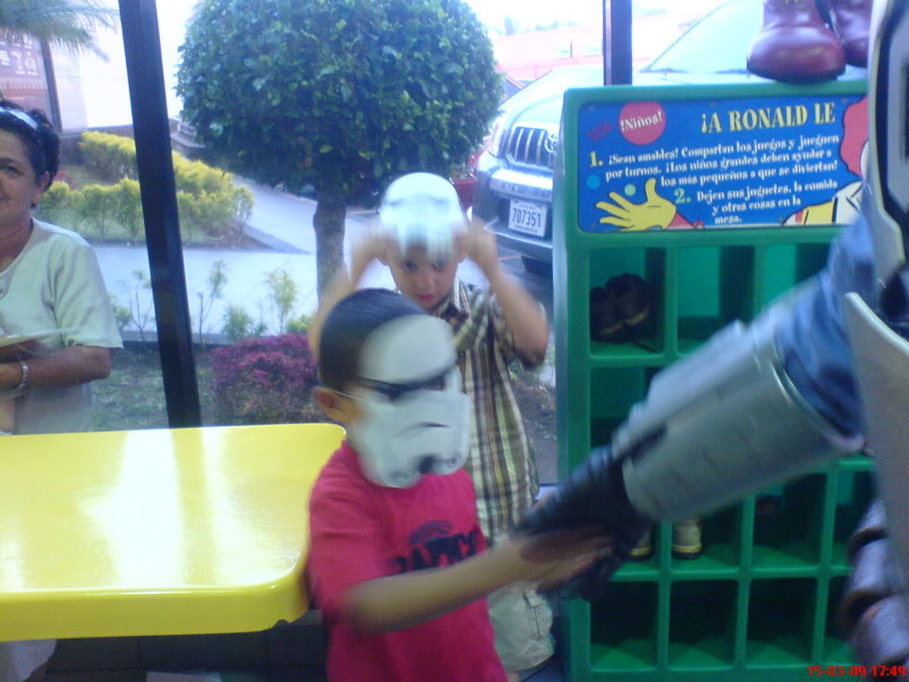 Invitacion de Mac Donalds Costa Rica - Clone Wars 3D DSC04373