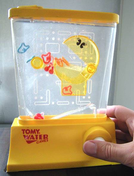 DERNIERS ACHATS QUI FONT MAL AUX MICHES - Page 11 Tomy-watergame-pacman