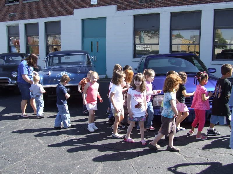 Teaching the school kids. 4th St. School.. 008-11