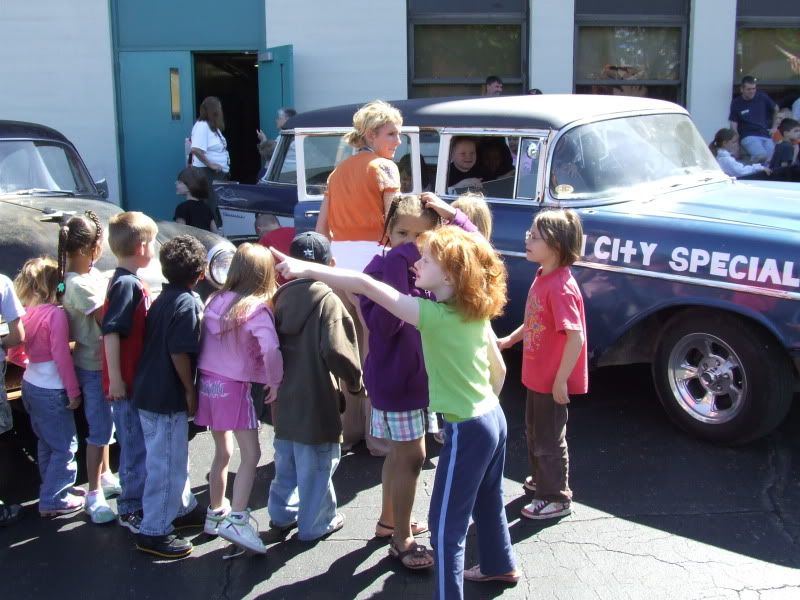 Teaching the school kids. 4th St. School.. 040-7