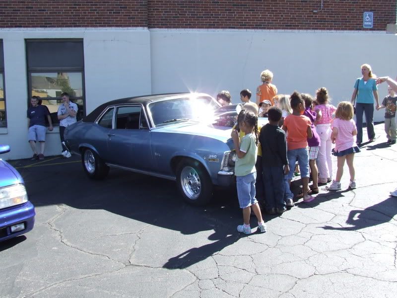 Teaching the school kids. 4th St. School.. 045-2