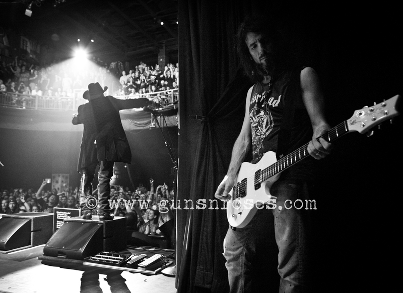 2013.05.28 - House of Blues, Houston, USA LargeVe7prXhV6BXEl5RQfXjpS0lVXzZfL18iIOeK_WxpS8M_zps393eb700