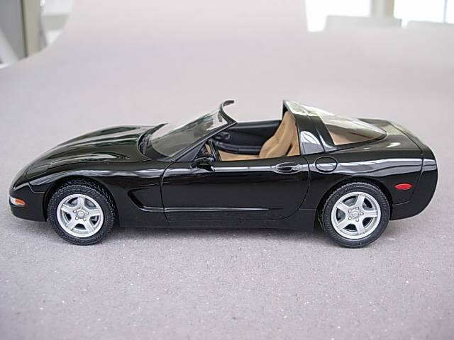 CORVETTE C5 1997 AMT 1/24 VETTEADAL4