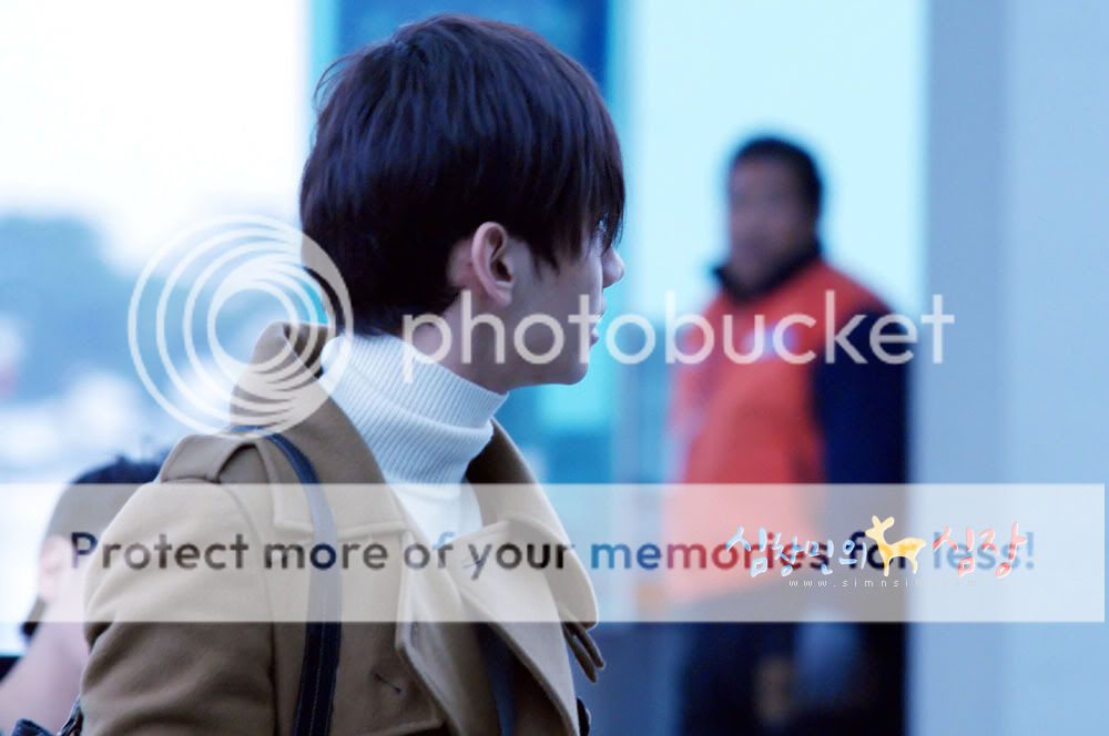 [PICS] 091125 HOMIN AT INCHEON AIRPORT 25smyuibkk4