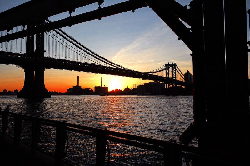 Rising sun over Manhattan Bridge