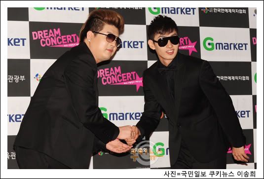 [PIC, Red Carpet ] 100522 Super Junior @ 2010 Dream Concert 100522ssongb4