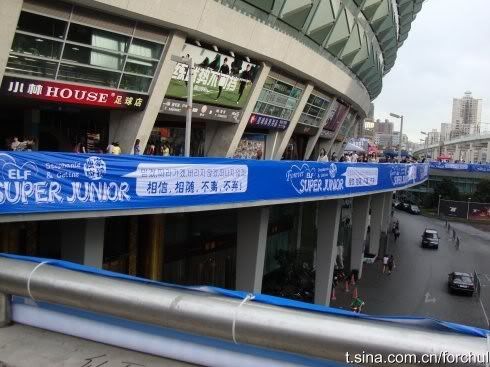 [20.09.10][NEWS] ELFs Trung Quốc làm banner dài 700 mét giành tặng Super Junior  33fezia