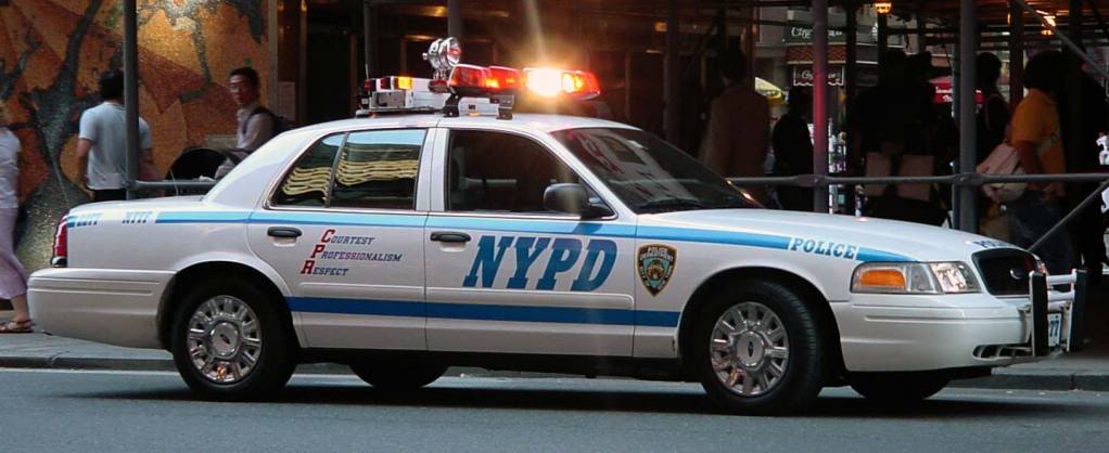 [URL et Photos] Force de secours et d'intervention (Police, Pompiers, HRT, FBI, ...) New_york_police_department_car-7570