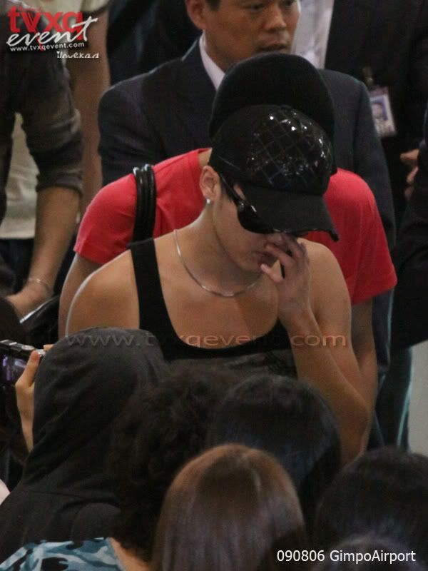 090806 Gimpo airport to Japan Tvxqevent16-1