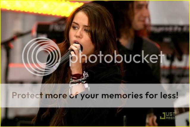 Miley Cyrus Fotoğrafları Miley-cyrus-today-show-concert-08