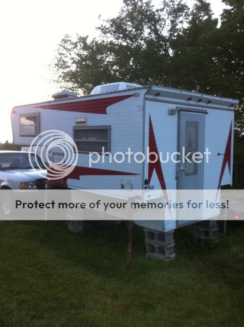 8' Slide-In Truck Camper 28ad4455