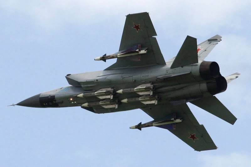 Rusia desarrolla el PAK DP un caza-interceptor en sustitución del MiG-31 - Página 2 MIG-31AIRE8