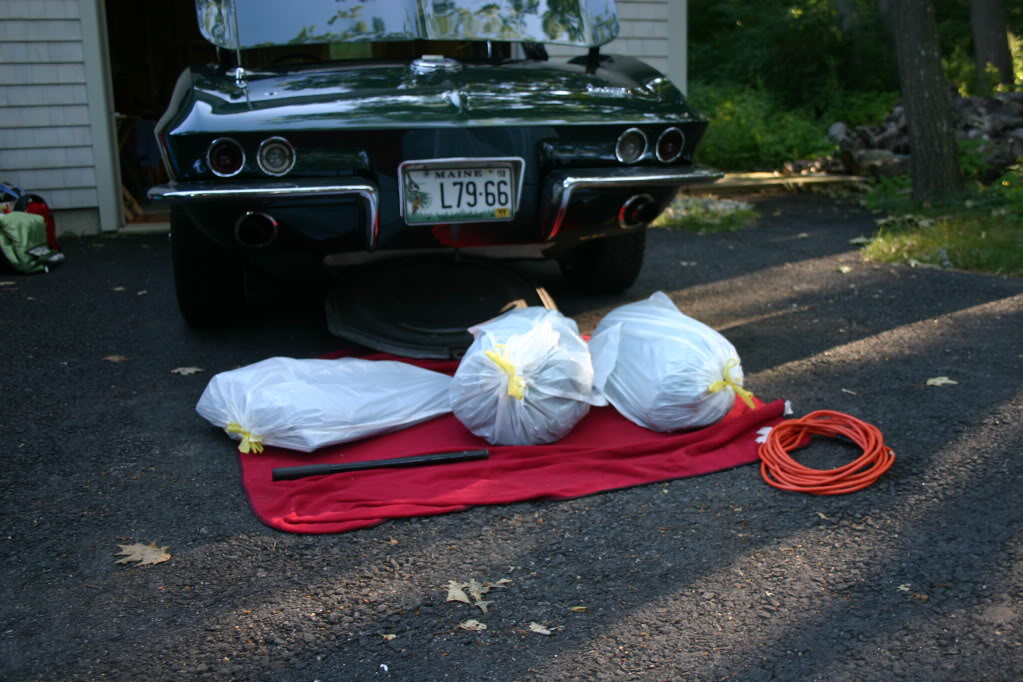 Packing for a 90 day 20,000 mile trip  Emballage pour un voy Packingcarfortrip003