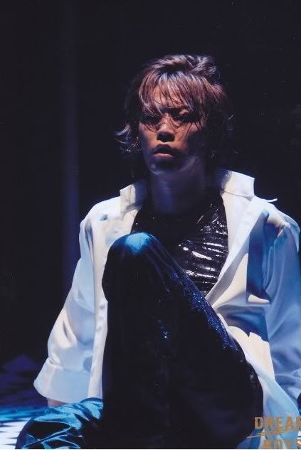 Kame at Dreamboys 2009 - Page 2 DB09liveKame01