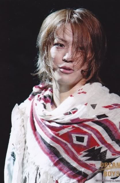 Kame at Dreamboys 2009 - Page 2 DB09liveKame03