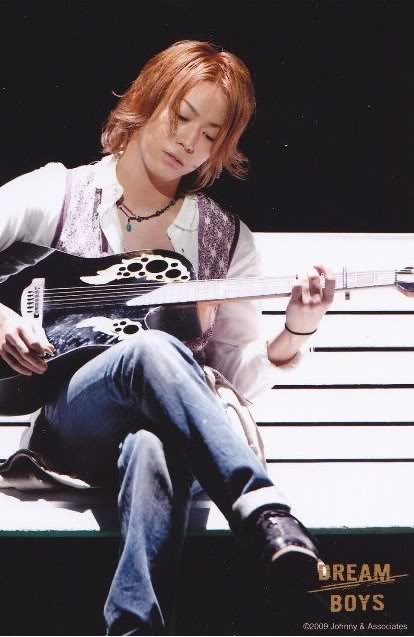 Kame at Dreamboys 2009 - Page 2 DB09liveKame07