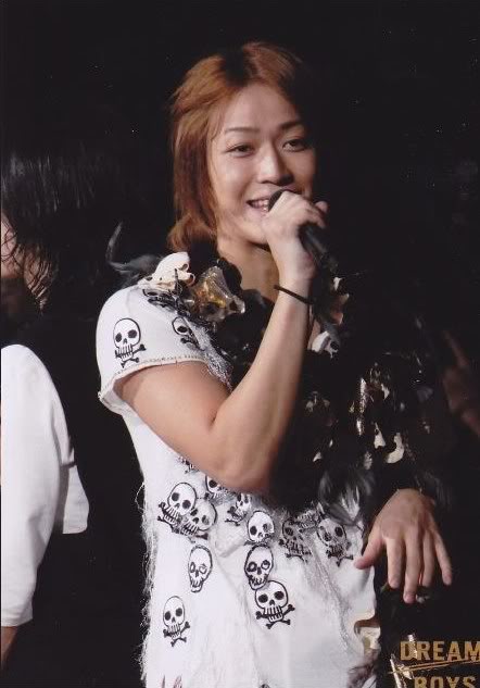 Kame at Dreamboys 2009 - Page 2 DB09liveKame10