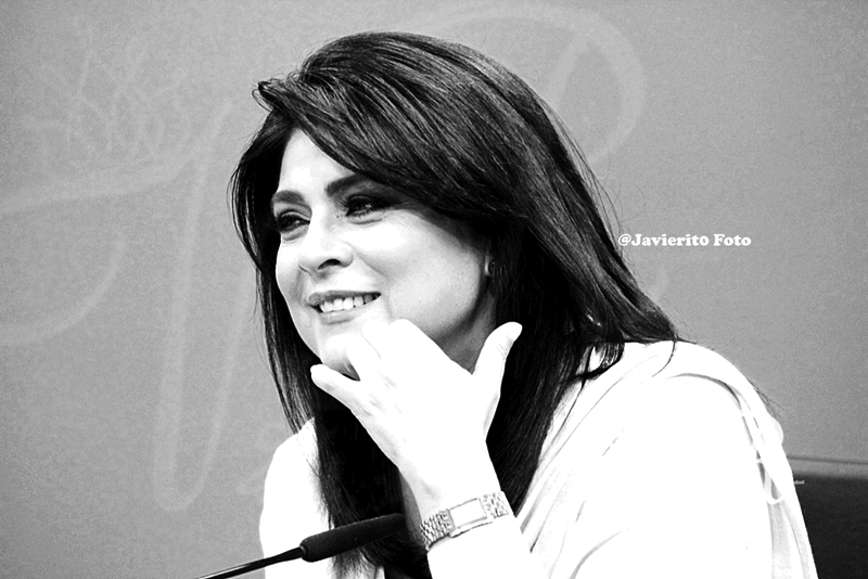 Victoria Ruffo/ვიქტორია რუფო - Page 20 De88f492cc871a4d98e135c276e0813e