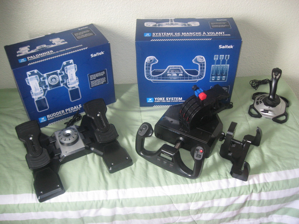 Vendo conjunto Saitek e Joystick Extreme 3d Pro - Logitech IMG_1474_zpspmwrb7vd