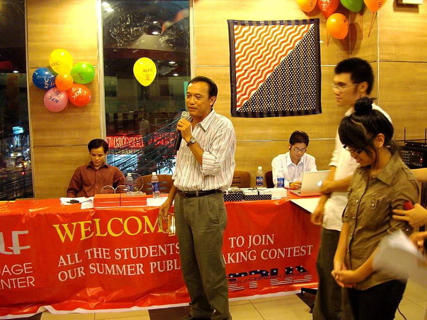 Cuộc thi Hùng Biện Tiếng Anh dành cho các học viên YOURSELF mùa hè 2010 (Pic) 36