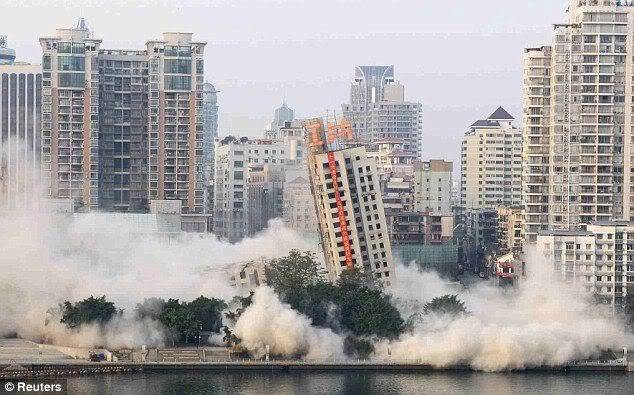 Cara Salah LEtupkan Bangunan Chinese_failed_demolition_03