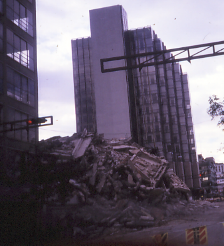 SORPRENDENTES, E INEDITAS FOTOS DEL TERREMOTO DE 1985 Edificiocolapsado_1