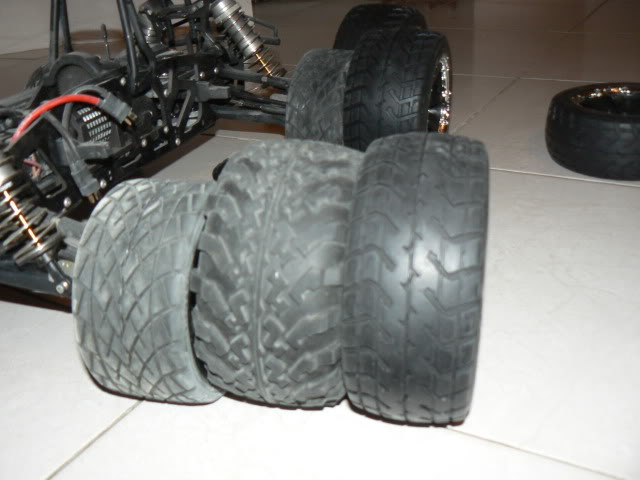 [Demande d'avis] Peut on monter des pneus tarmac 1/5 sur Savage XL? P1050772
