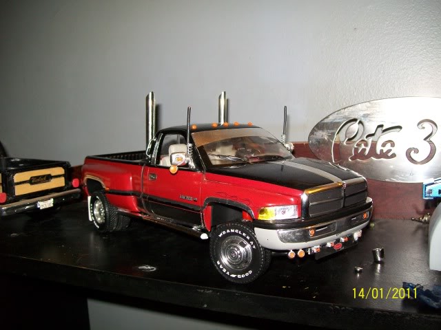 Dodge ram 3500 (diecast)  Photo002-5