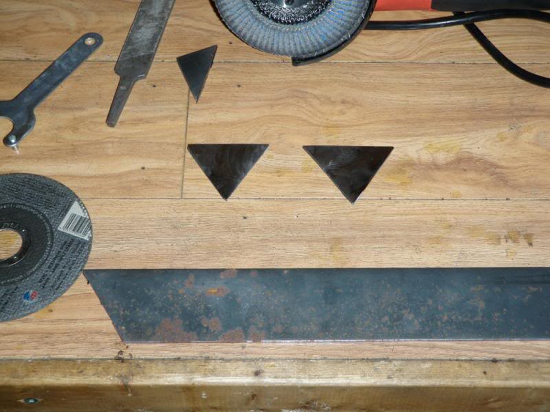 Des pattes de bipied qui ne glissent pas (tutoriel) 1triangles_zpsace4660c