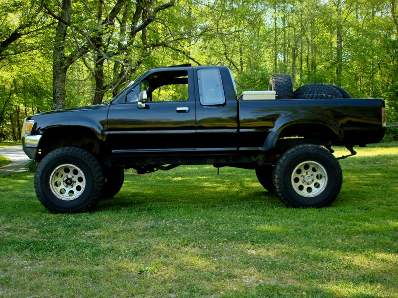 Feeler:  1989 Toyota Xtracab SR5 4x4 (lifted and locked) April14-14_800x600