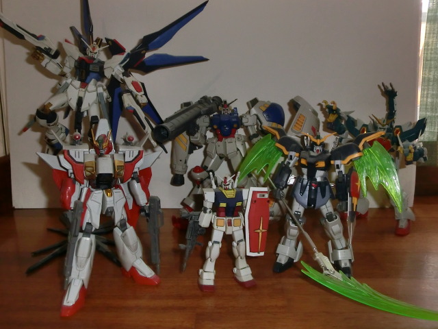 Vendo lotto di Gundam MG, Spawn, Robot vintage Immagine019-3