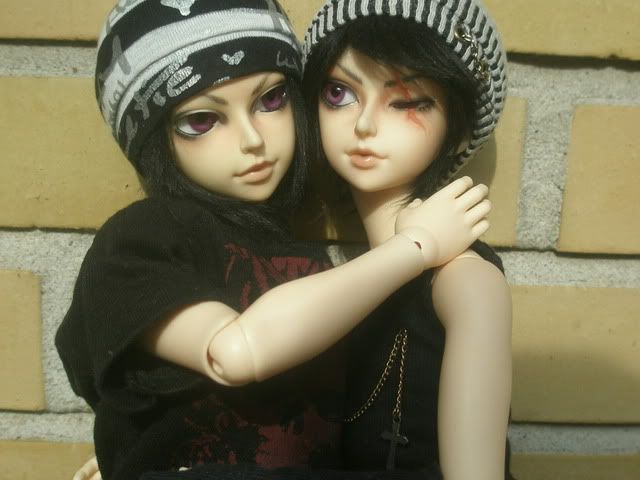 Twins <3 (MNF Shiwoo & MNF shiwoo scar head) P1010177