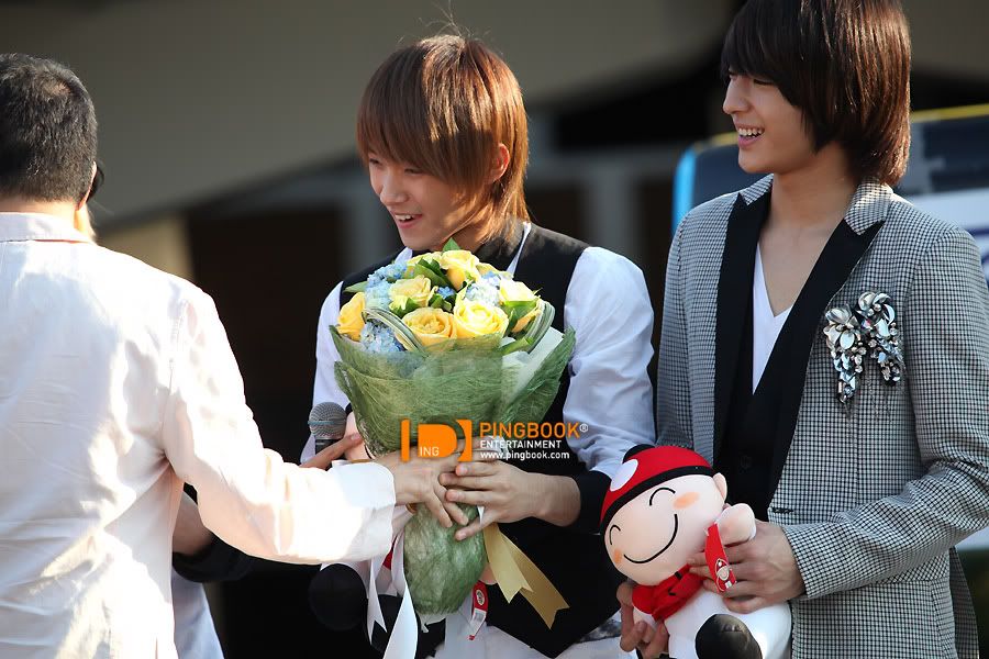 [5.2.2010][pic] FT Island ở Thài Lan 1499gk6