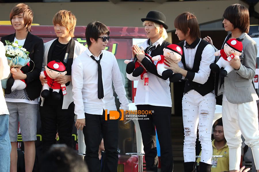 [5.2.2010][pic] FT Island ở Thài Lan 2jg9cpc