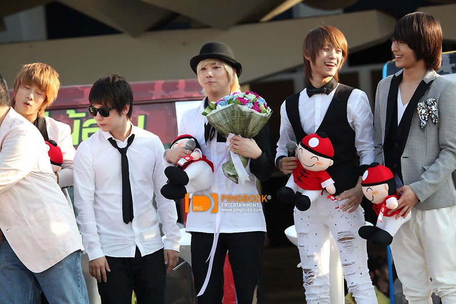 [5.2.2010][pic] FT Island ở Thài Lan Mbpq1e